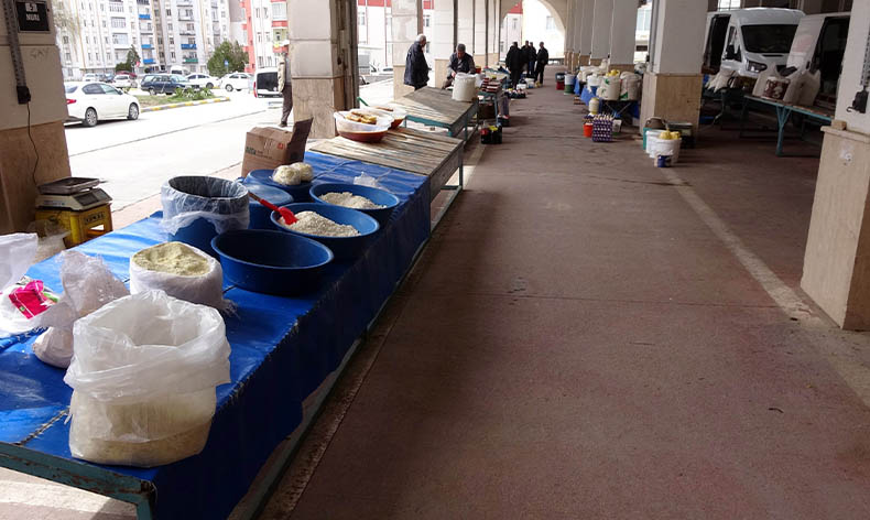 Köylü pazarı ramazanda boş kaldı