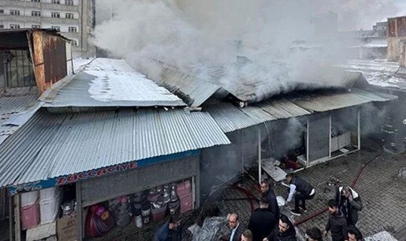 Halk pazarında yangın