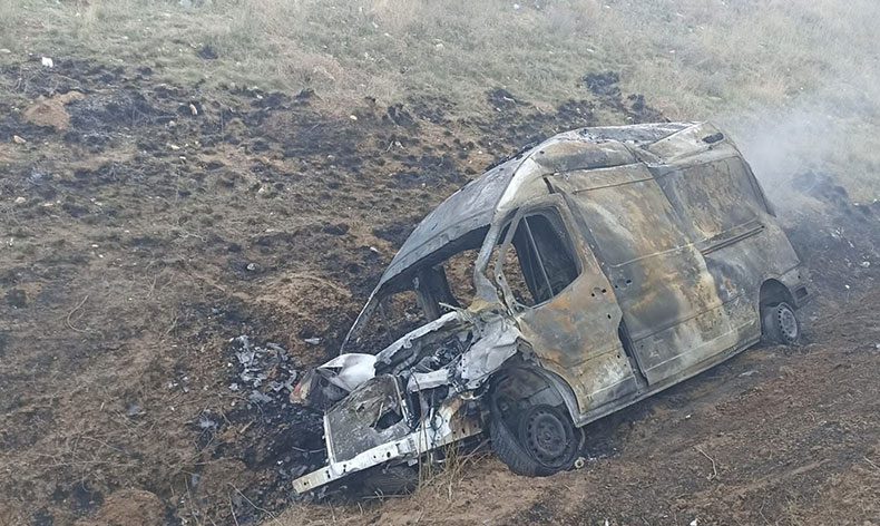 Kaza yapan ambulans küle döndü