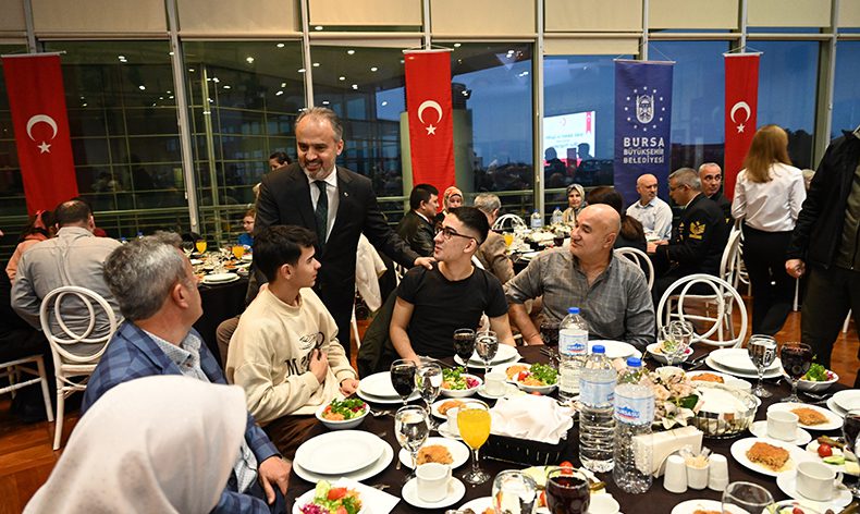 Şehit aileleri ve gazilerle iftar sofrası