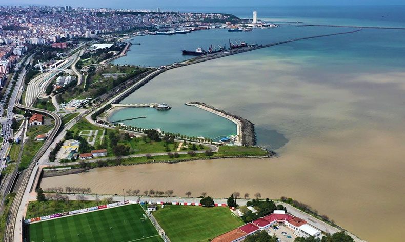 Nisan yağmurları Karadeniz’i çamura boyadı