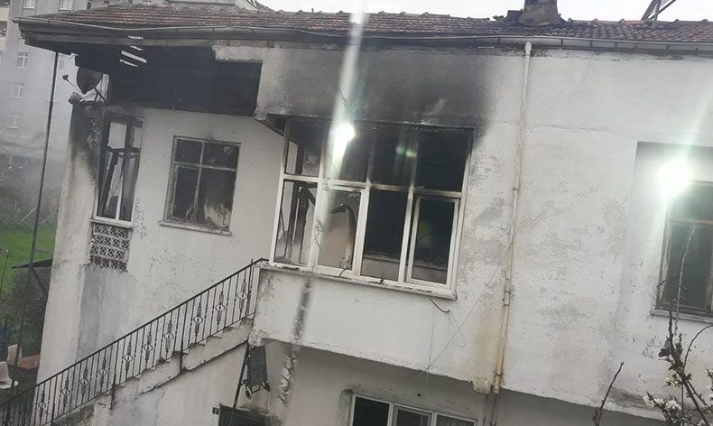 Sobayı yakmak isterken evi küle çevirdi