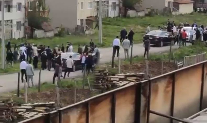 Bayramlaşmada 50 kişi birbirine girdi
