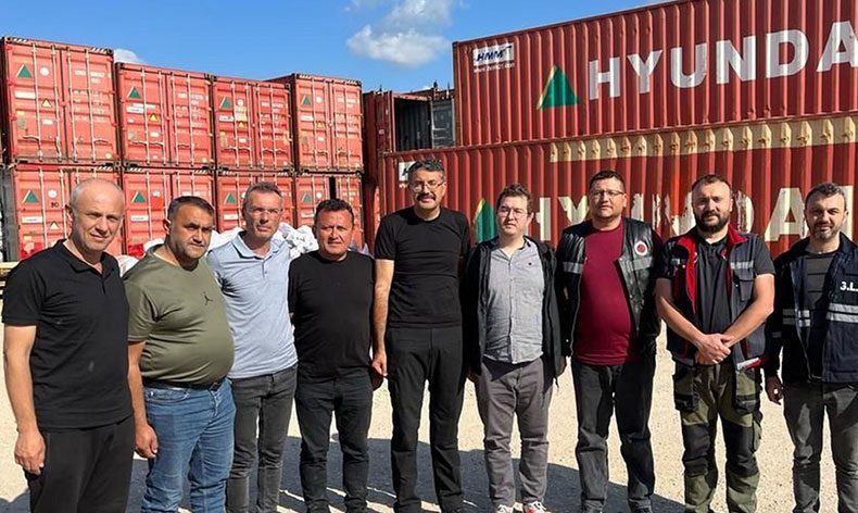 Maden işçileriyle bayramlaştı