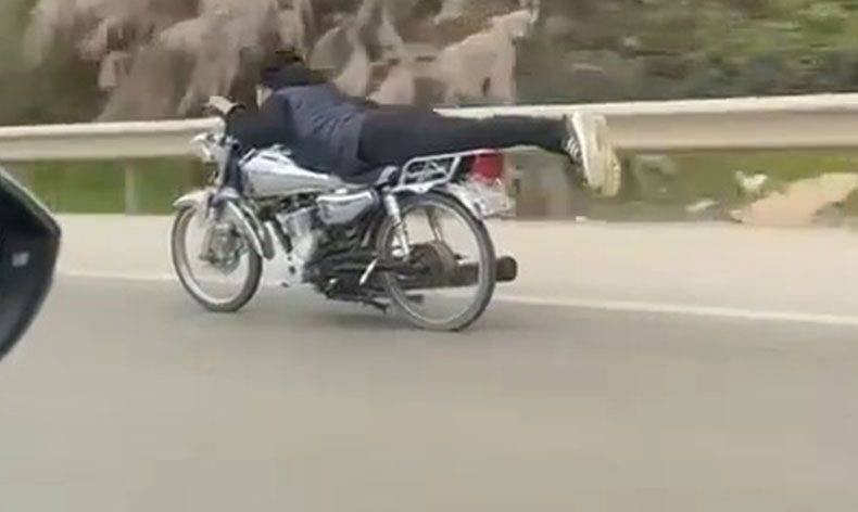 Bursa’da motosikletli canını hiçe saydı