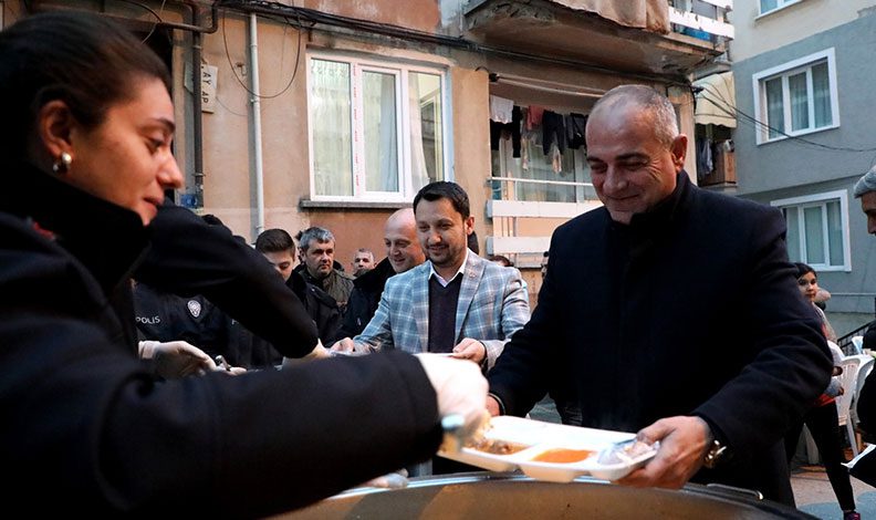 Gemlikliler sokak iftarında buluştu