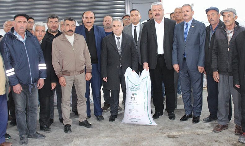Dinar’da çiftçilere nohut tohumu desteği
