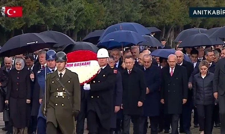 Devlet erkanı Ata’nın huzurunda