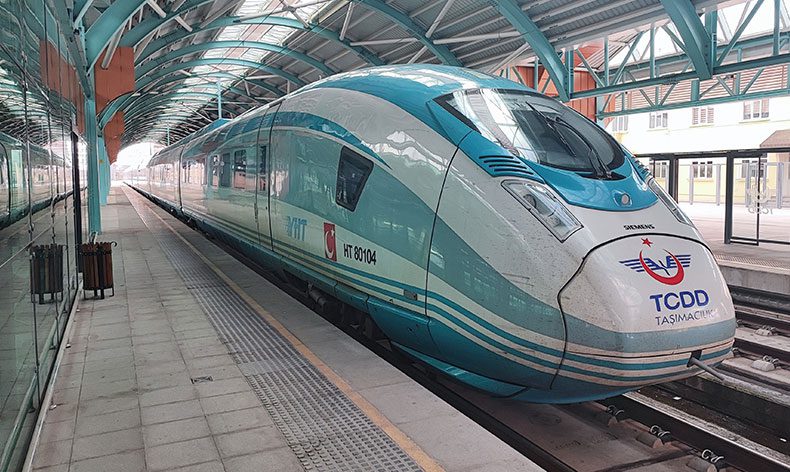 Yüksek hızlı tren Sivaslıları heyecanlandırdı