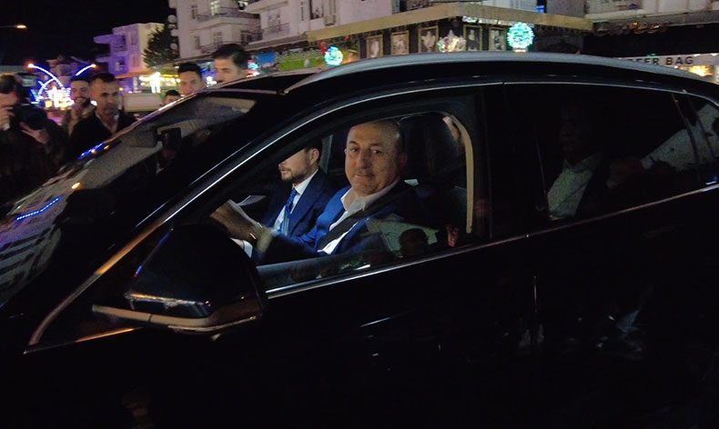 Bakan Çavuşoğlu TOGG ile gezdi