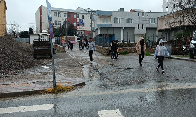 Sağanak yağış etkisini gösterdi