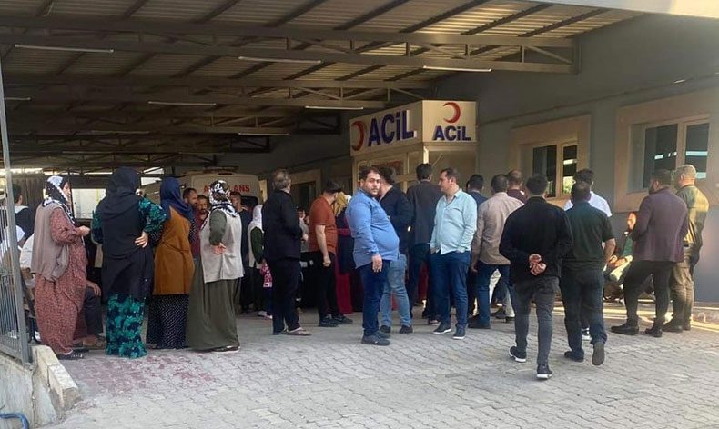 Babasının geri manevra yaptığı aracın altında kaldı