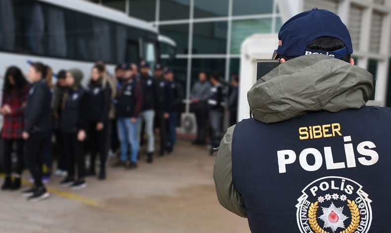 Siber çeteye operasyon