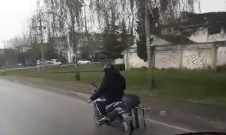 Bursa’da motosiklet sürücüsü canını hiçe saydı