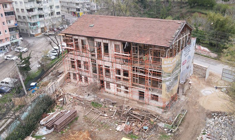 Tarihi köşkte çalışmalar devam ediyor
