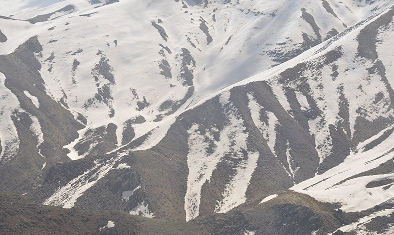 Zirvelerdeki kar erimeye başladı