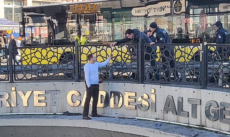 ‘Savaşa hayır’ sloganları atıldı