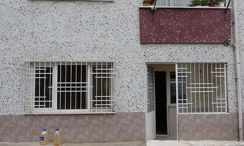 Bursa’da, kiracısı evi bırakıp kaçınca, evine hırsız gibi girdi