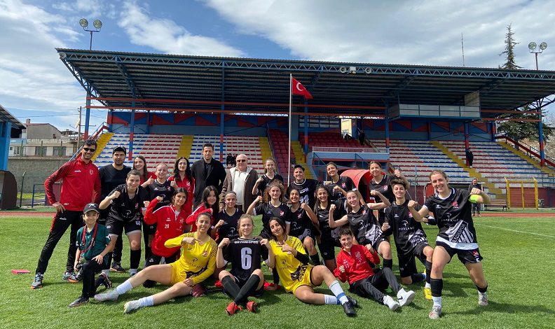 Bilecikspor bayan futbol takımı gol oldu yağdı