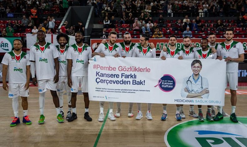 Pınar Karşıyakalı basketbolcular kansere karşı pembe gözlük taktı