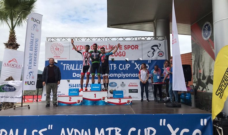 Sakarya Büyükşehir sporcularından şampiyonluk