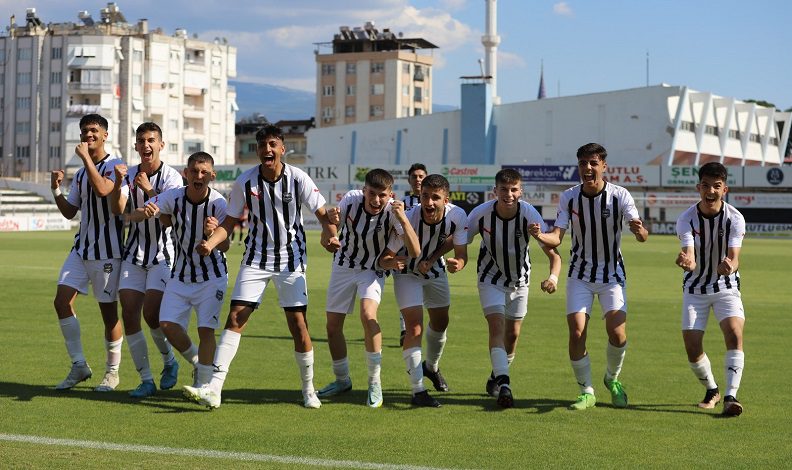 Nazilli Belediyespor U-17 takımı şampiyon oldu