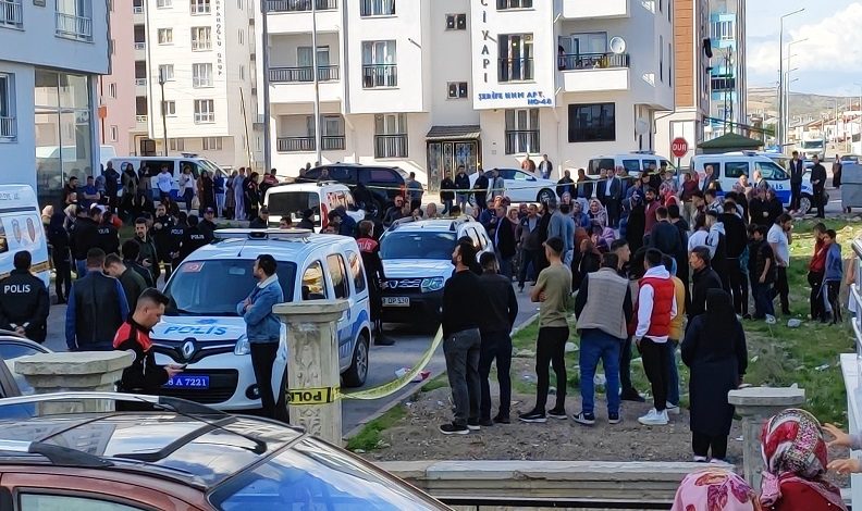 Kızgın damat silahını ateşledi