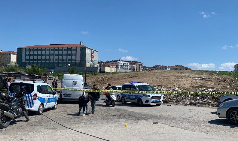 Çocuklara şeker dağıtan polisler kurşunlandı