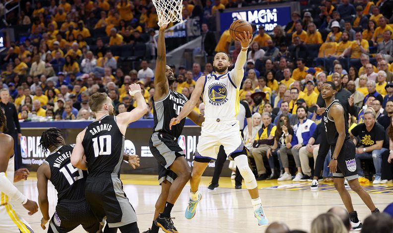 NBA’de Golden State, Sacramento’yu yenerek seride durumu 2-2 yaptı