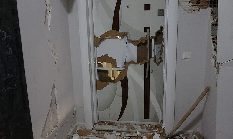Deprem bölgesinde evlere hırsızlar dadandı