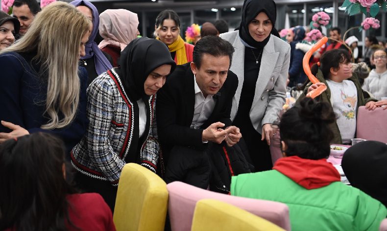 Yetim çocuklar iftar programında bir araya geldi
