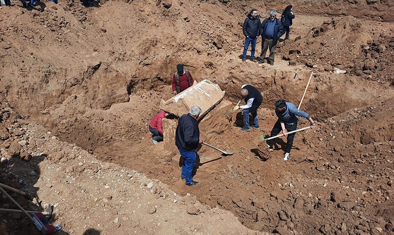 İnşaat temeli kazısında lahit bulundu