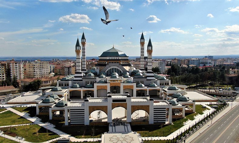25 bin kişilik Selahaddin Eyyubi Cami