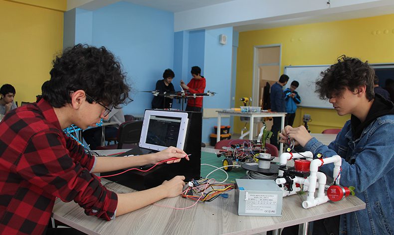 Geleceğin mühendisleri STEM’lerde yetişiyor