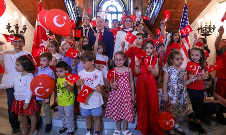 Washington Büyükelçiliğinde 23 Nisan kutlaması