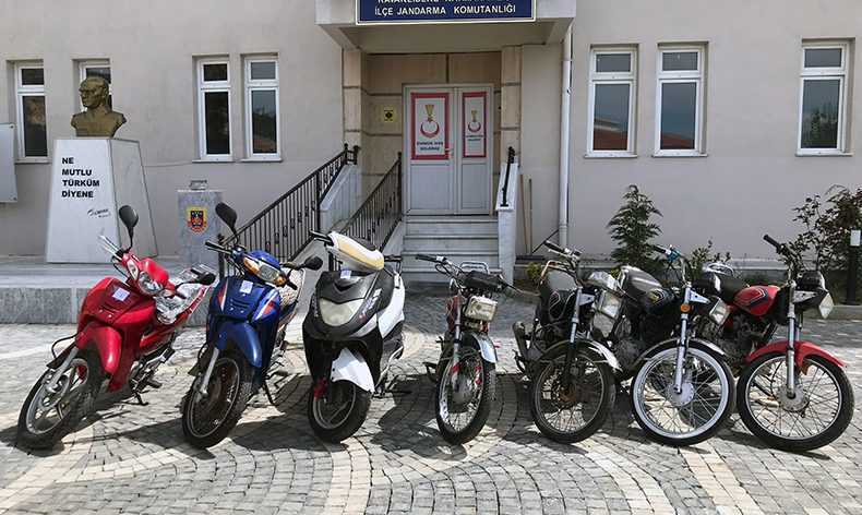 Çaldığı motosikletleri satmaya çalışınca yakalandı