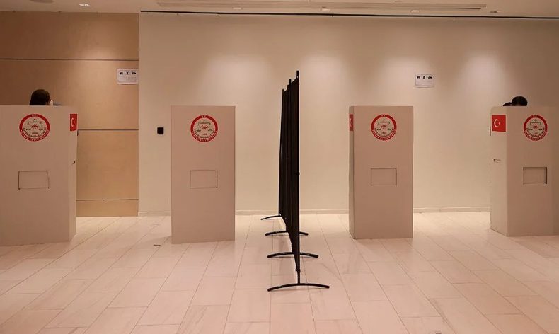 Yurt dışında seçmen sandık başında