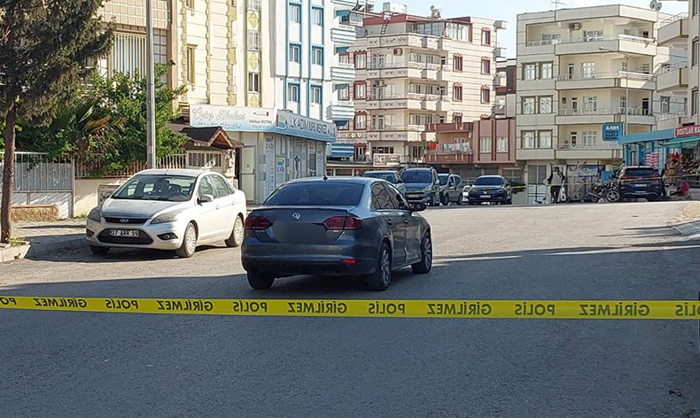 Hareket halindeki araca silahlı saldırı