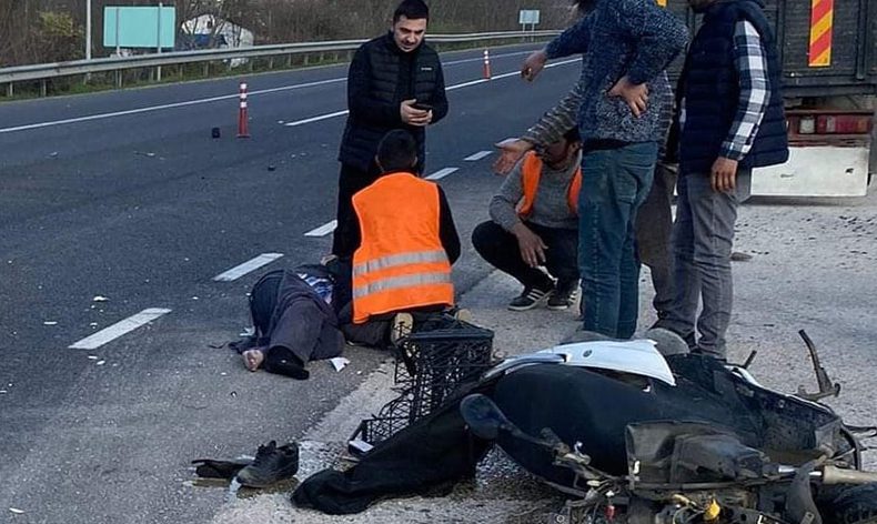 Kamyonetin çarptığı motosiklet sürücüsü hayatını kaybetti