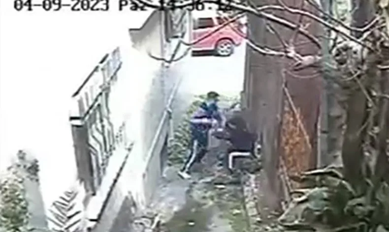 Havlayan köpek hırsızı yakalattı