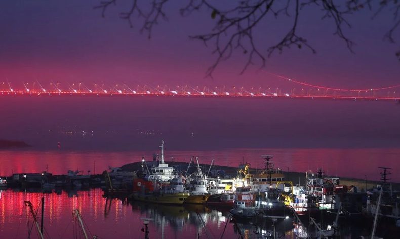 Sislerin içinde İstanbul