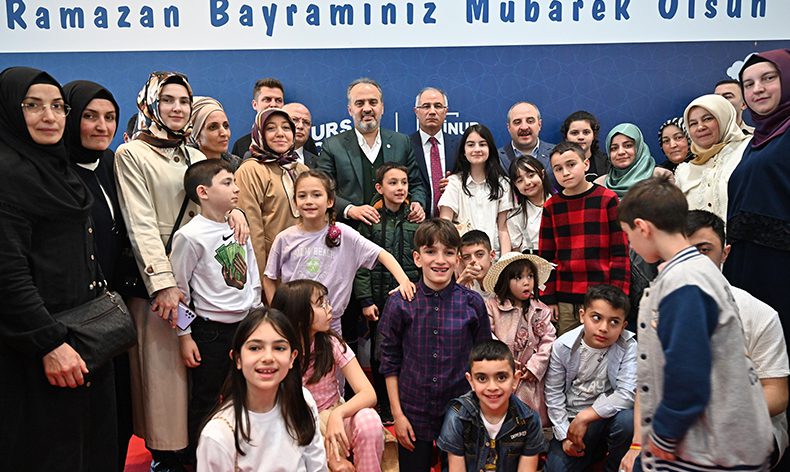 Bayramda depremzede, şehit aileleri ve gazilerle buluşma
