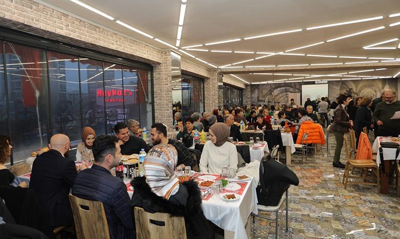 Geliri öğrenciler için iftar programı