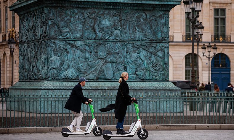 Paris’te elektrikli scooter kullanımı yasak