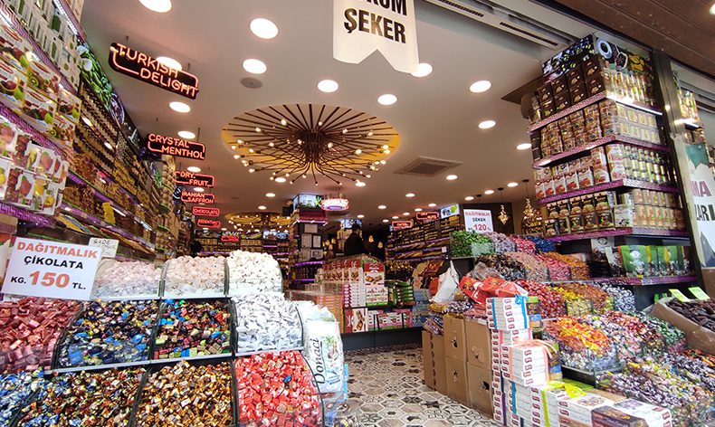 “Ramazan’da daha çok yerli turistler alışverişe geliyor”