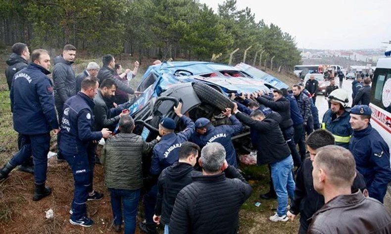 Zincirleme trafik kazası: 12’si asker 14 yaralı