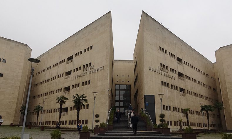 Duruşma sırasını beklerken fenalaşarak hayatını kaybetti