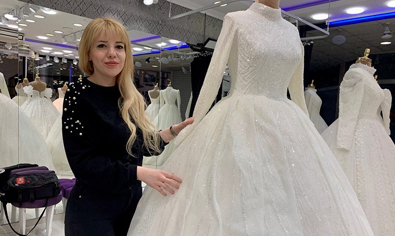 Gelinlikçilerde düğün sezonu yoğunluğu