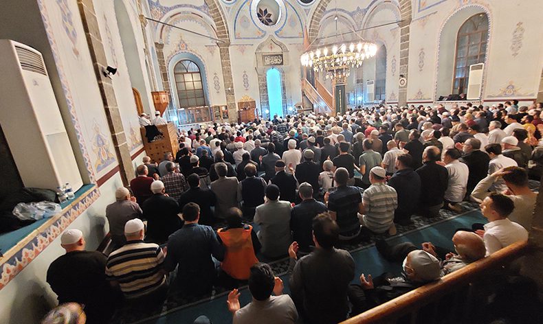 Kadir Gecesi’nde camiler doldu taştı