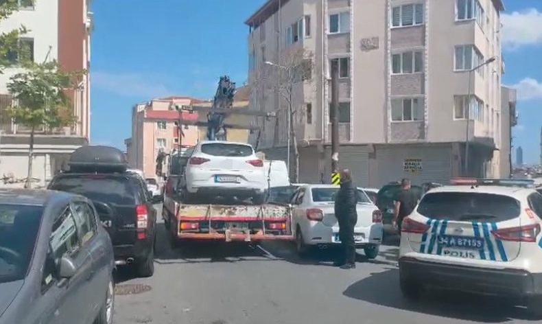 İki genç araçta başlarından vurulmuş halde bulundu